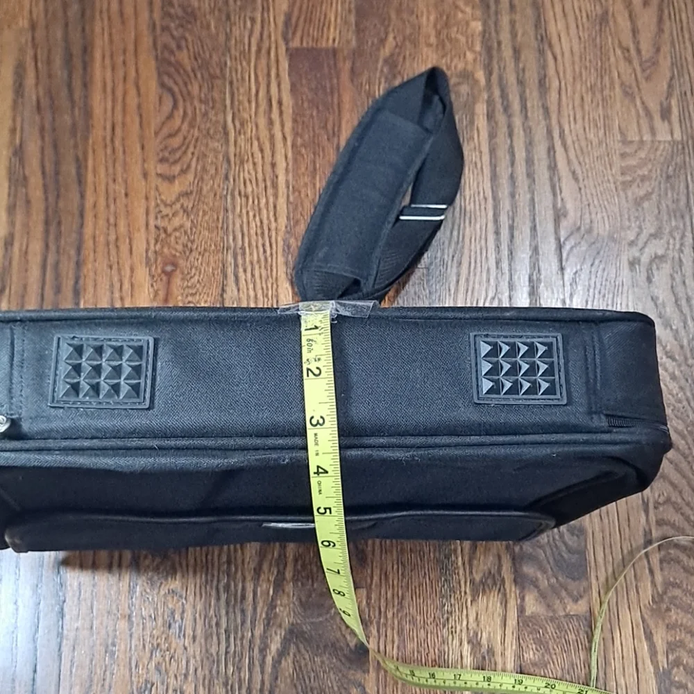 Targus Black Traditional Laptop Messenger Case